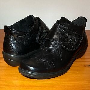 Romika Cassie 19 black leather shoe / bootie. Size 8. Comfortable, high quality